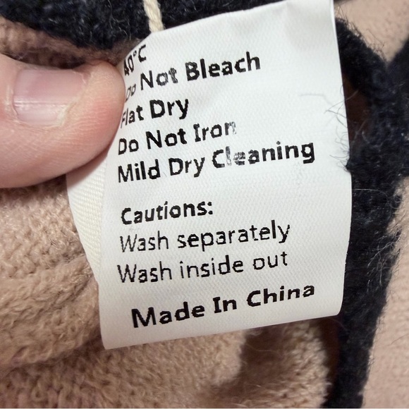 NWT Commense Contrast Wave Bow Sweater Cropped Tan and Black size medium - Picture 9 of 13